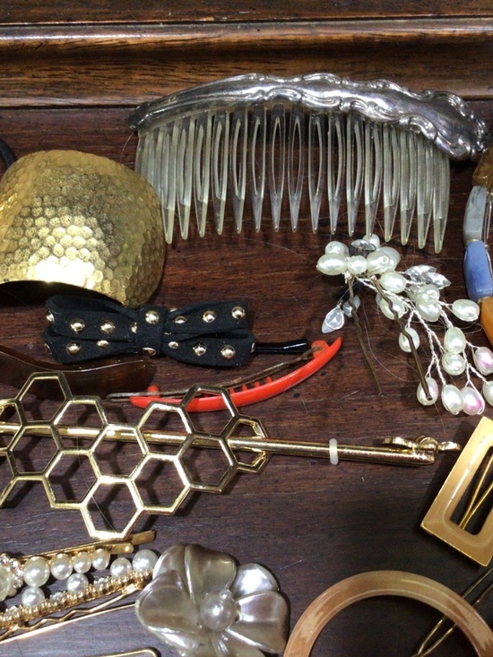 Tray of fashion hair Accessories. Some are Vintage all in great shape. main image 9